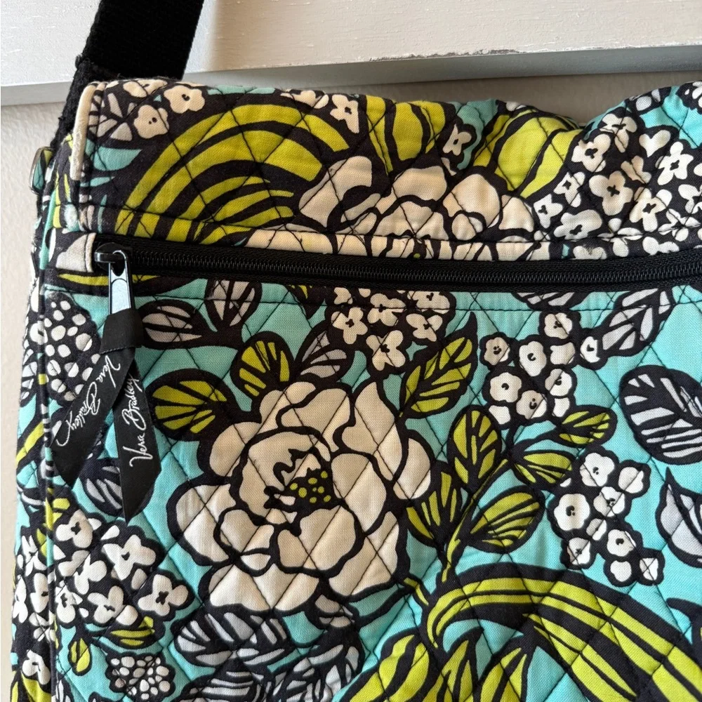 Vera Bradley Island Blooms Messenger Laptop Bag Blue White Floral 14.75x11x4.25‎